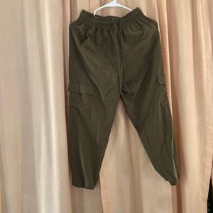 Breathable army green cargo pants.